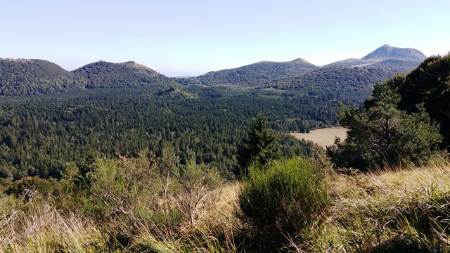 Le Puy de Dôme et la Chaîne des Puys au péril d’une "unescoïsation" Le Puy de Dôme et la Chaîne des Puys au péril d’une "unescoïsation"
