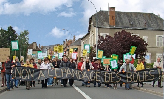 Défilé dans les rues de Bourges